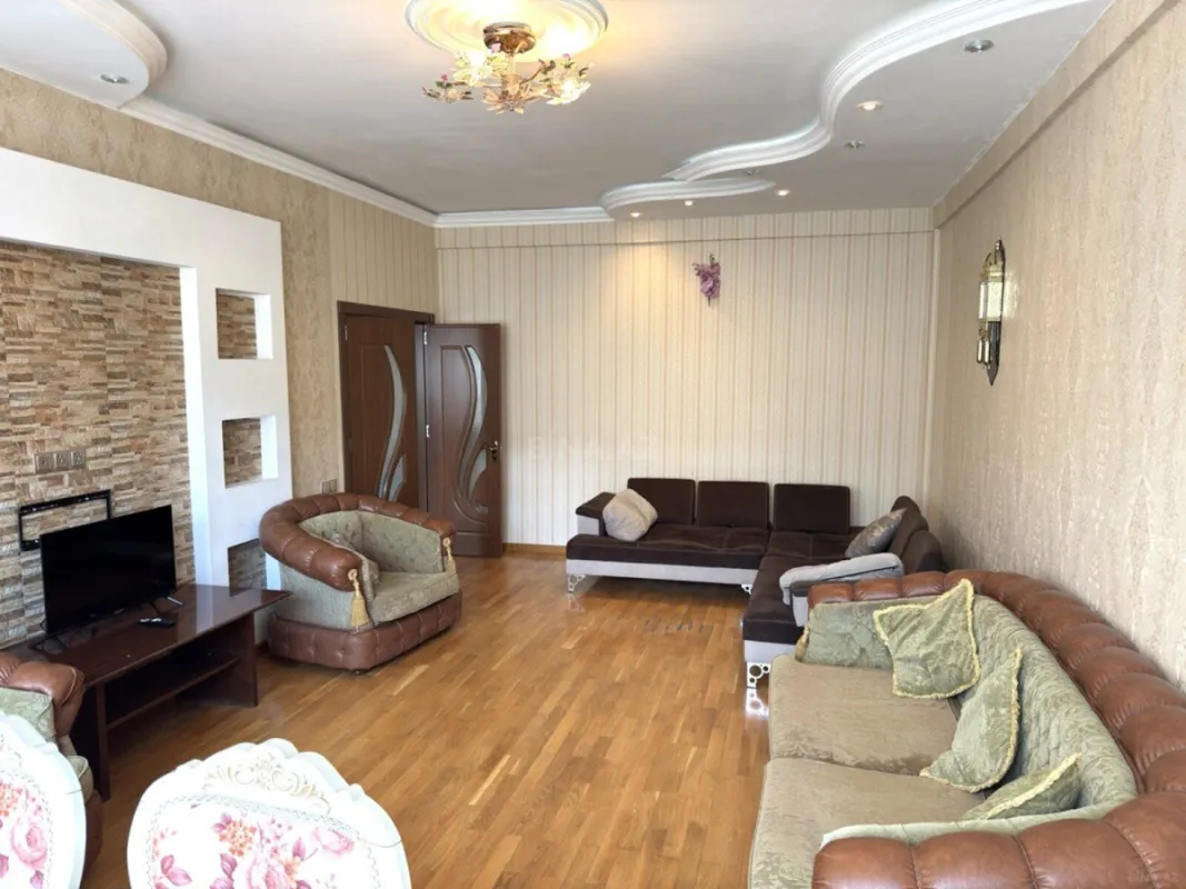 Kirayə verilir 2 otaqlı mənzil 80 m²