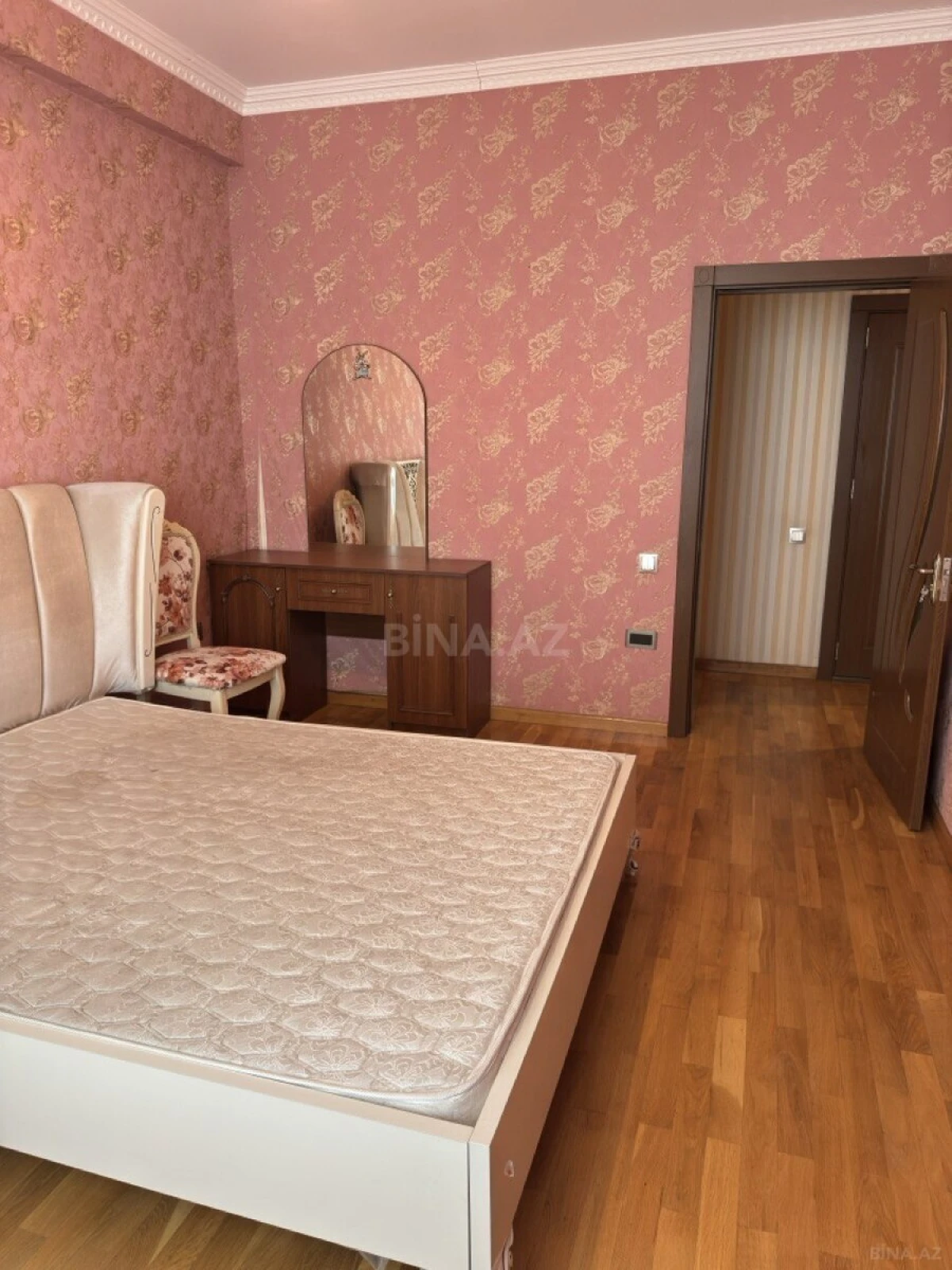 Kirayə verilir 2 otaqlı mənzil 80 m²