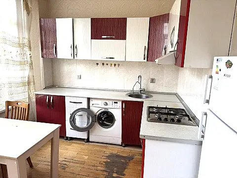 Kirayə verilir 2 otaqlı mənzil 80 m²