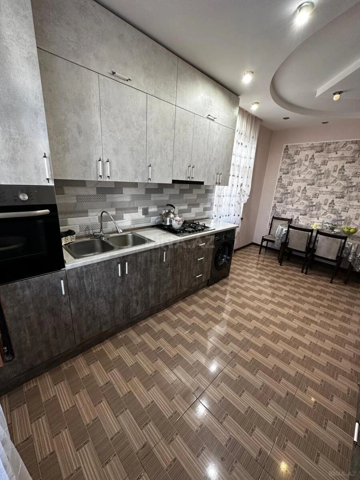 Satılır 6 otaqlı həyət evi 250 m²