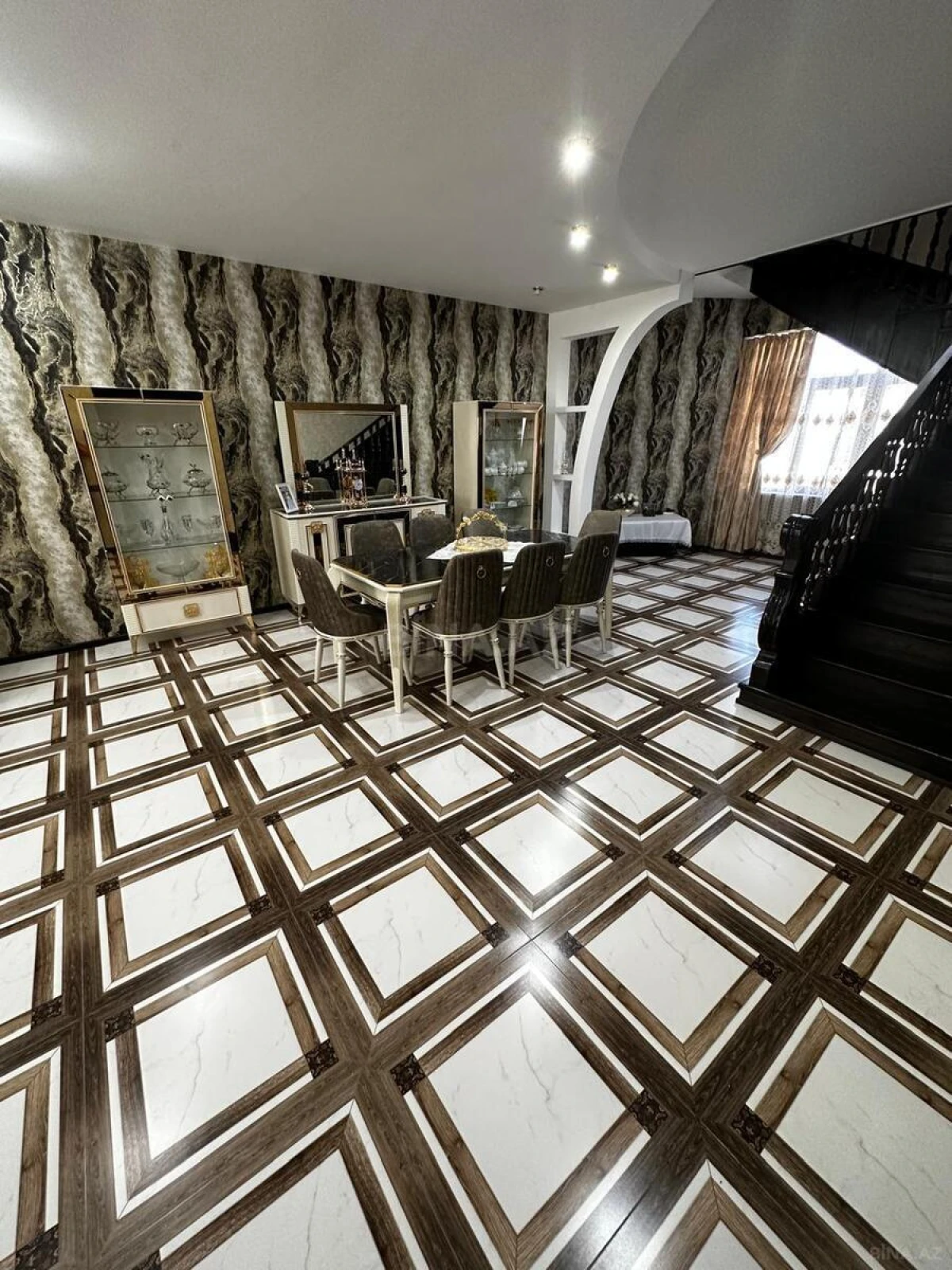 Satılır 6 otaqlı həyət evi 250 m²