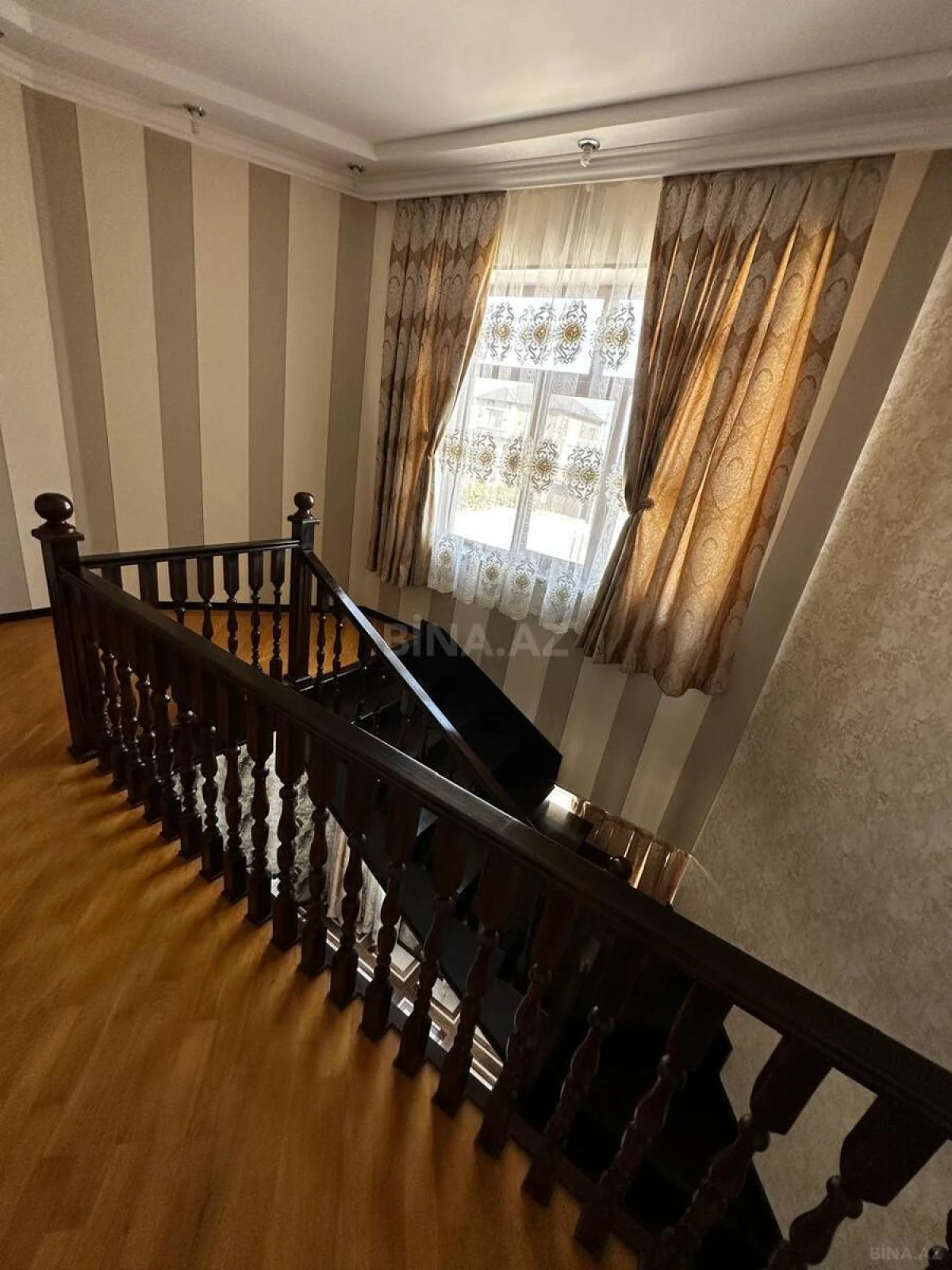 Satılır 6 otaqlı həyət evi 250 m²