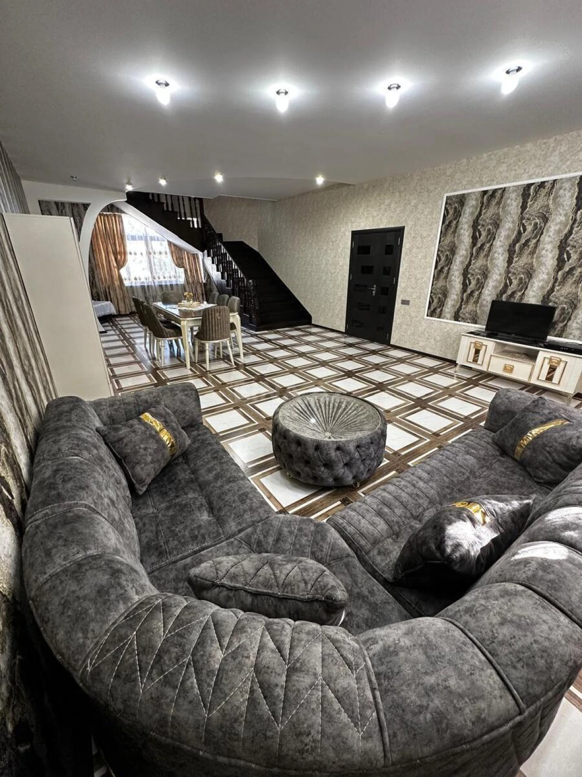 Satılır 6 otaqlı həyət evi 250 m²