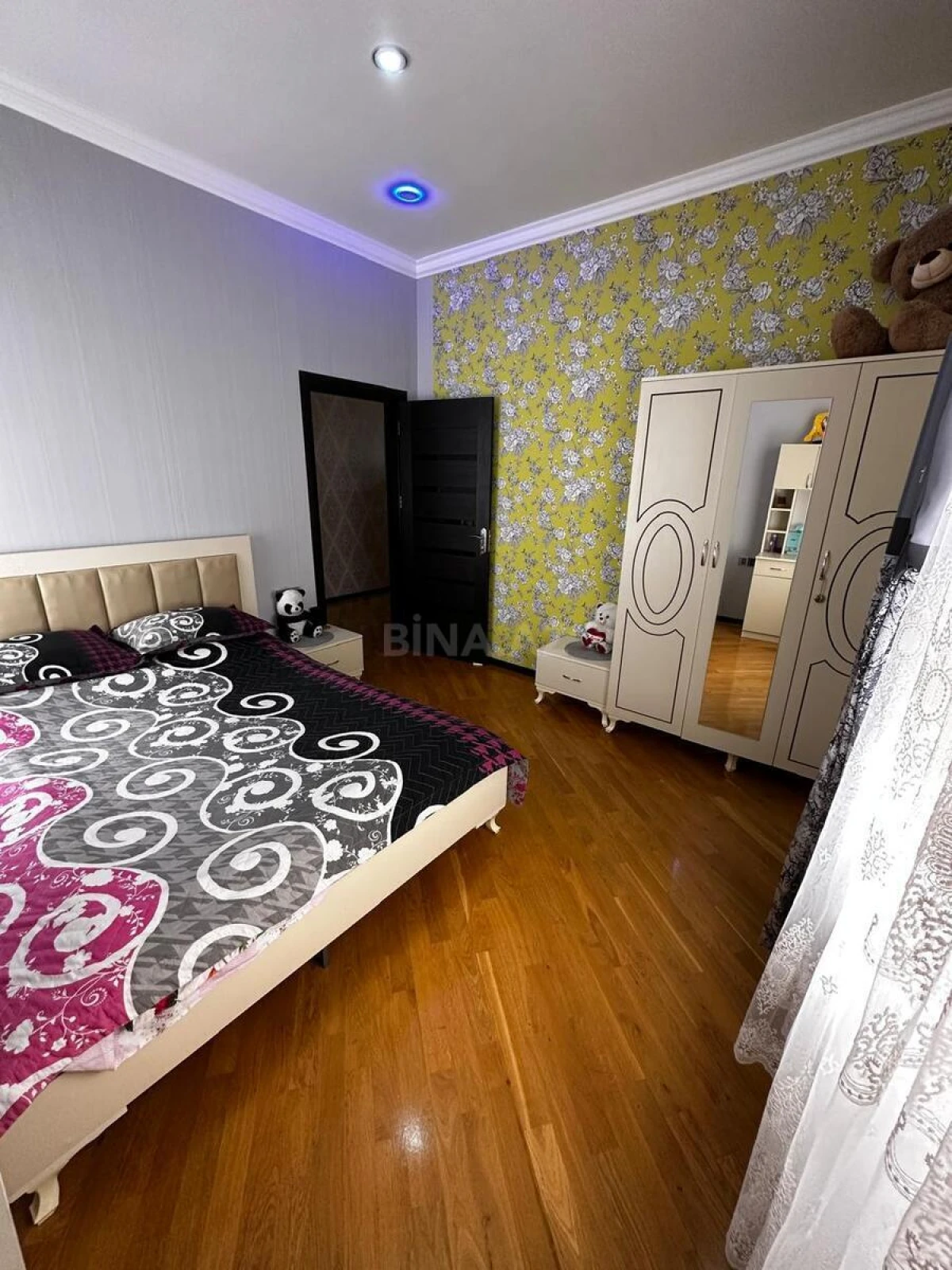 Satılır 6 otaqlı həyət evi 250 m²