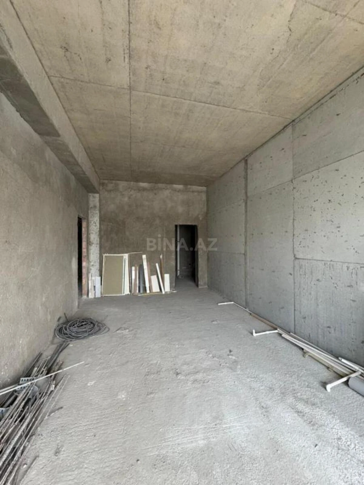 Satılır 4 otaqlı mənzil 246 m²