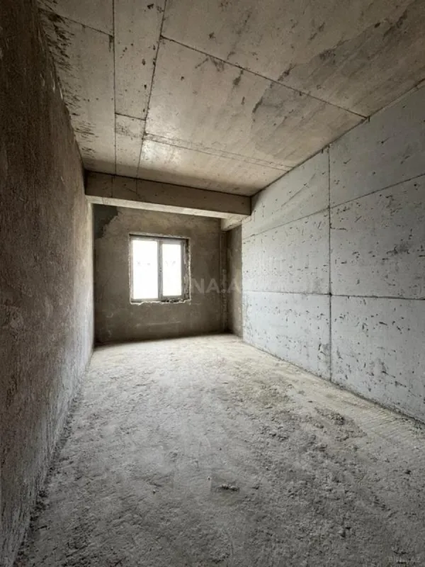 Satılır 4 otaqlı mənzil 246 m²