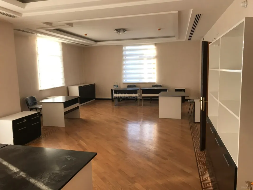 Kirayə verilir 7 otaqlı ofis 250 m²