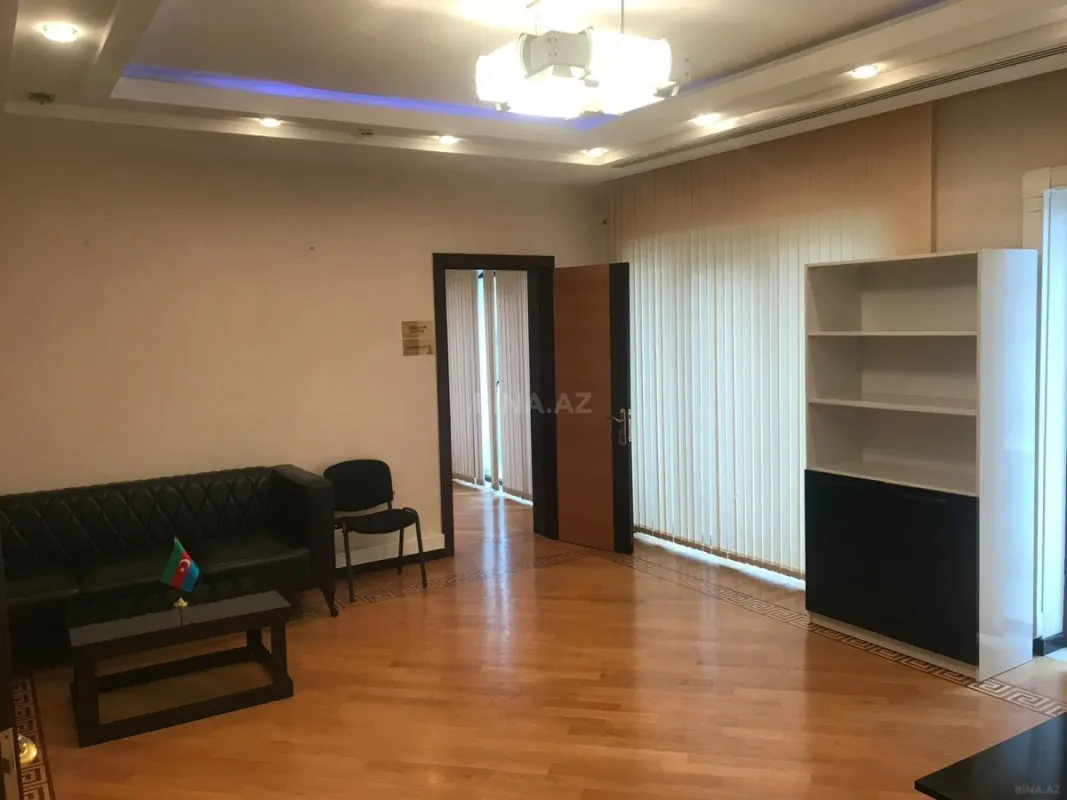 Kirayə verilir 7 otaqlı ofis 250 m²