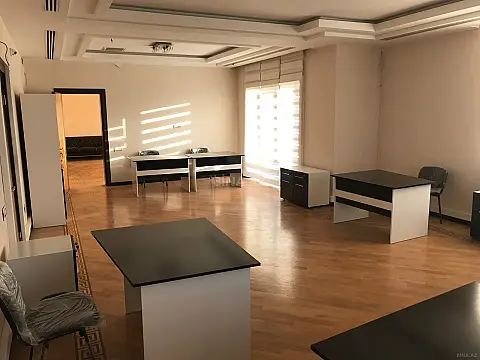 Kirayə verilir 7 otaqlı ofis 250 m²
