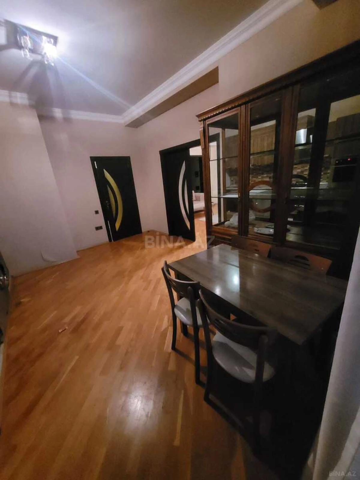 Satılır 3 otaqlı mənzil 151 m²