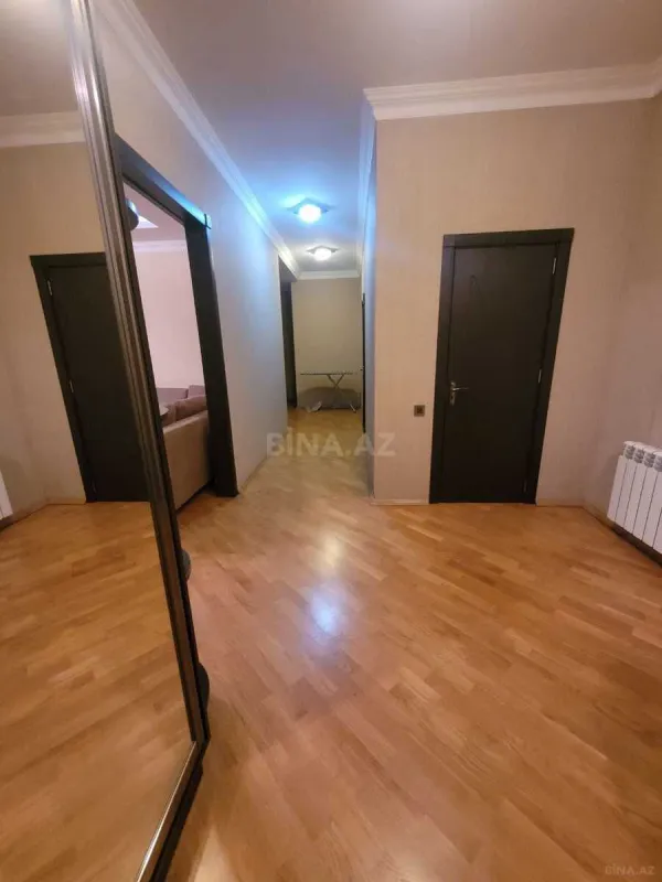 Satılır 3 otaqlı mənzil 151 m²