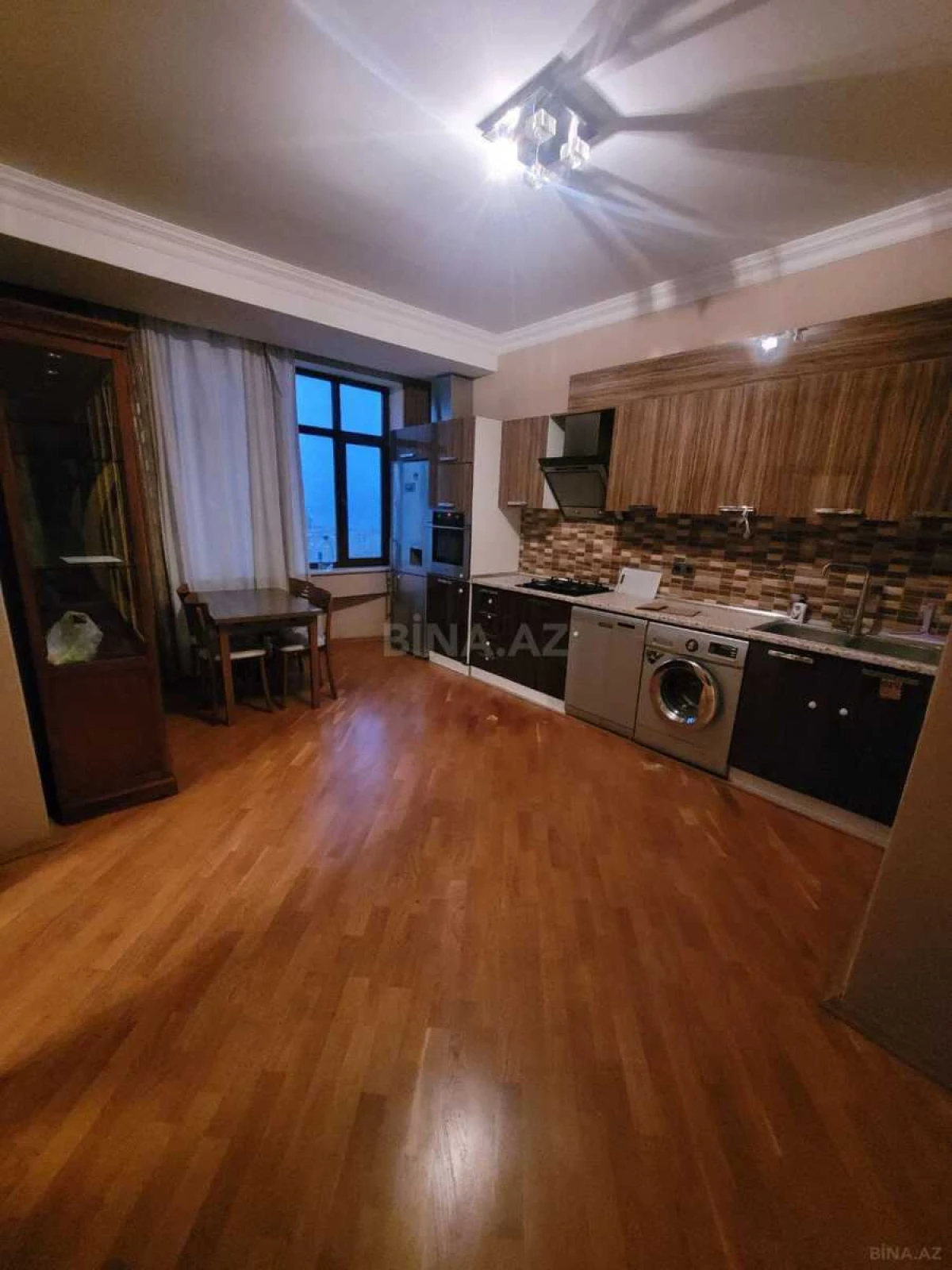 Satılır 3 otaqlı mənzil 151 m²