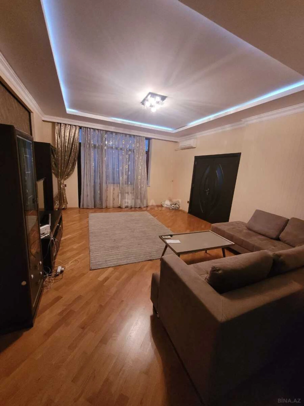 Satılır 3 otaqlı mənzil 151 m²