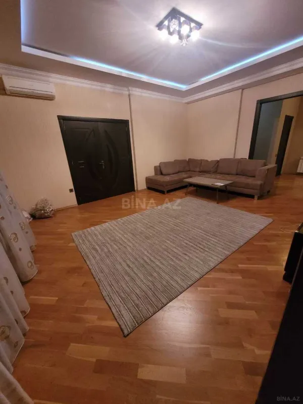 Satılır 3 otaqlı mənzil 151 m²