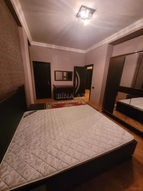 Satılır 3 otaqlı mənzil 151 m²