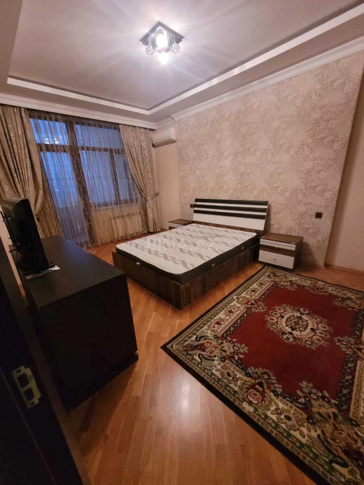 Satılır 3 otaqlı mənzil 151 m²