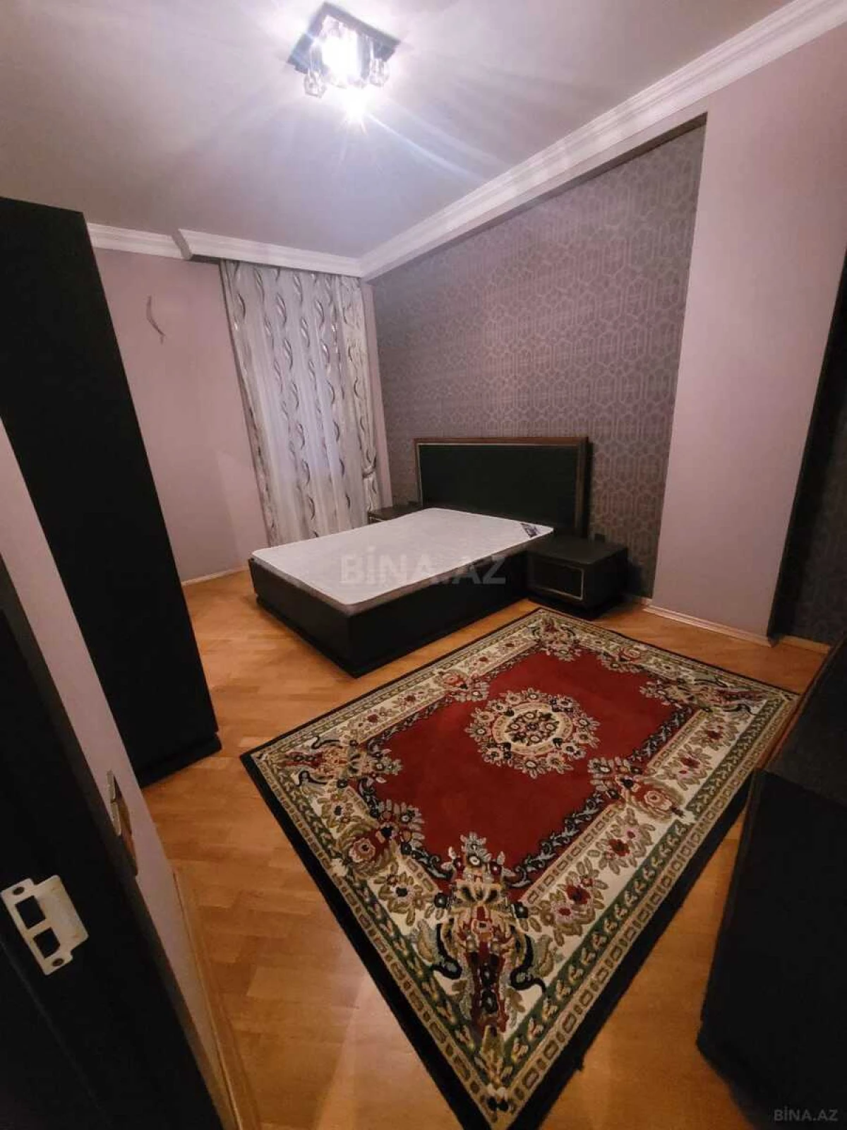 Satılır 3 otaqlı mənzil 151 m²