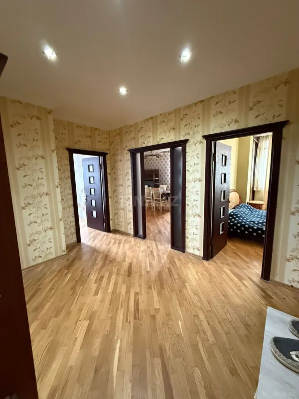 Kirayə verilir 3 otaqlı mənzil 105 m²
