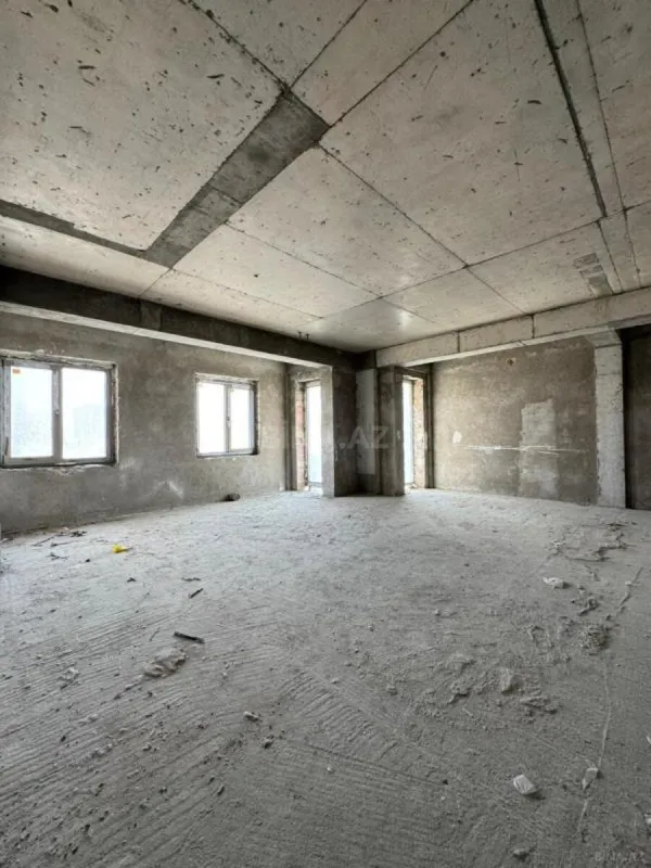 Satılır 3 otaqlı mənzil 184 m²