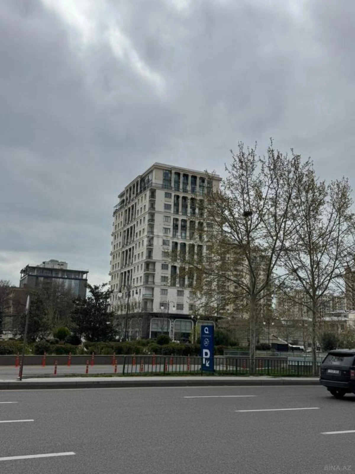 Satılır 3 otaqlı mənzil 184 m²