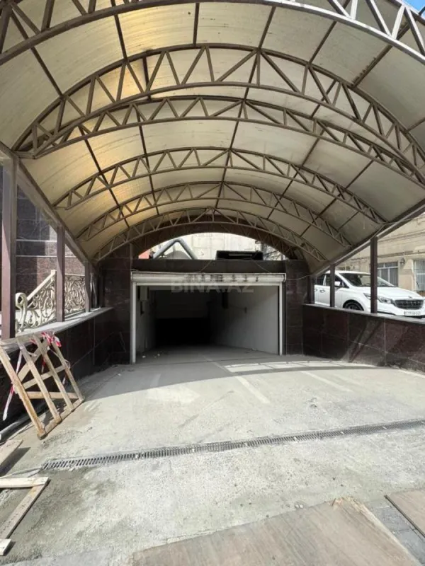 Satılır 3 otaqlı mənzil 184 m²