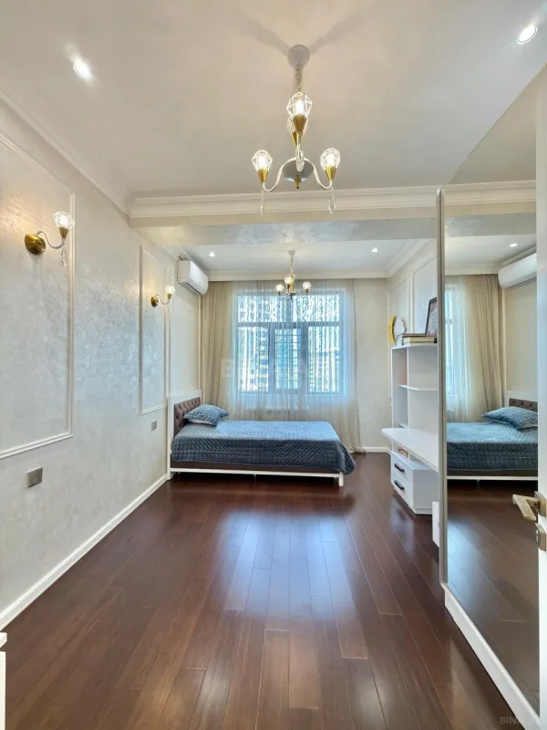 Satılır 3 otaqlı mənzil 135 m²