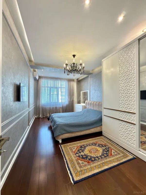 Satılır 3 otaqlı mənzil 135 m²