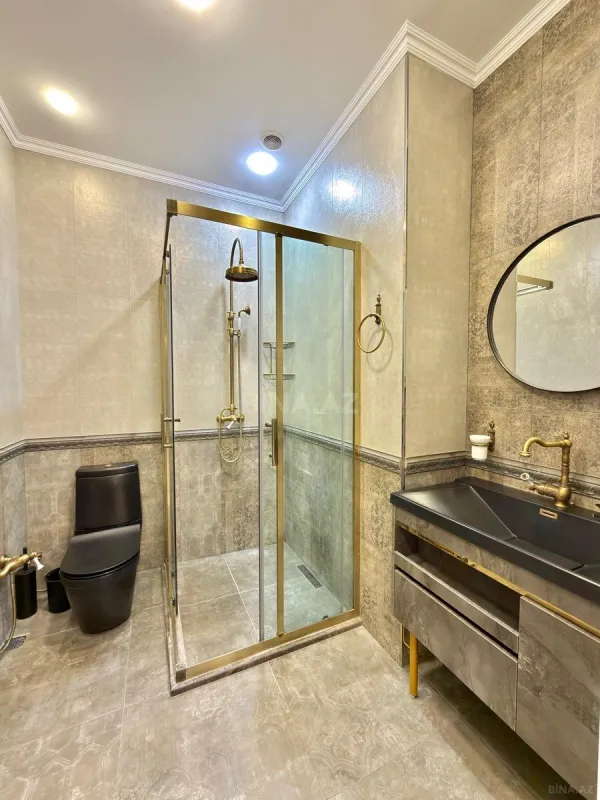 Satılır 3 otaqlı mənzil 135 m²