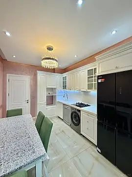 Satılır 3 otaqlı mənzil 135 m²