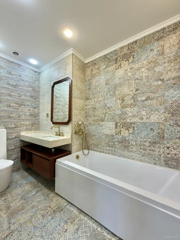 Satılır 3 otaqlı mənzil 135 m²