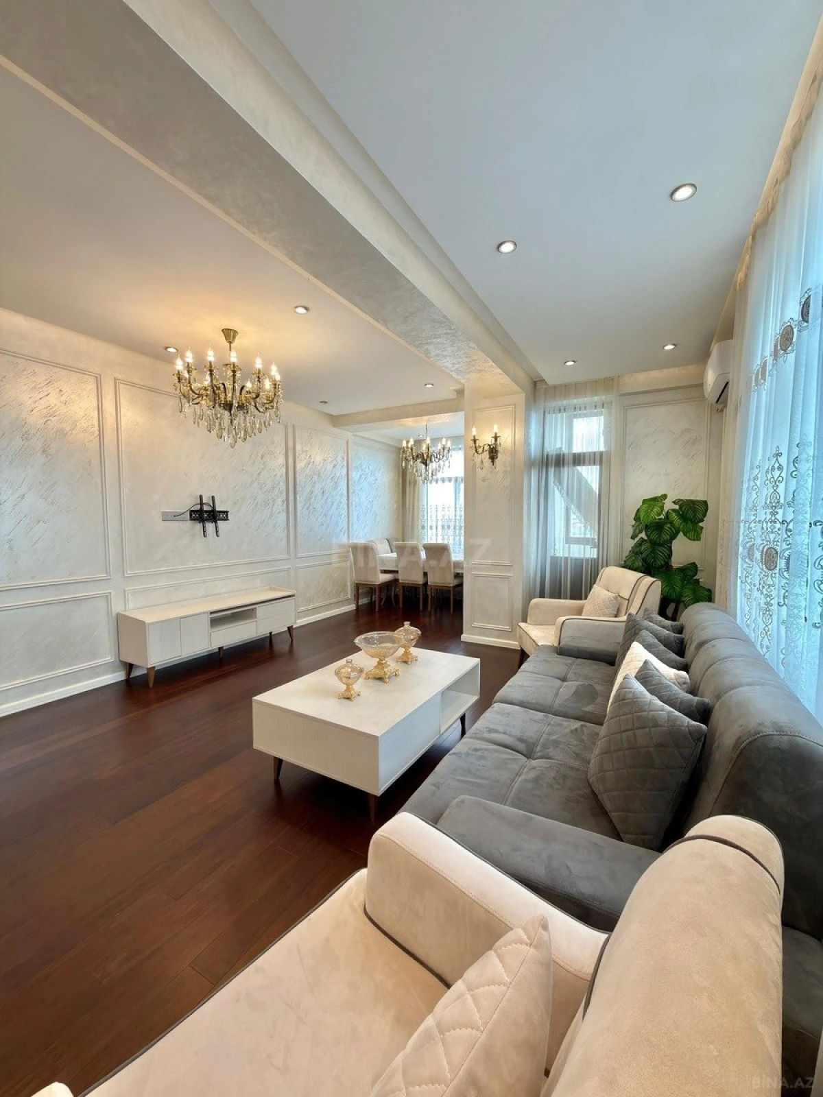 Satılır 3 otaqlı mənzil 135 m²