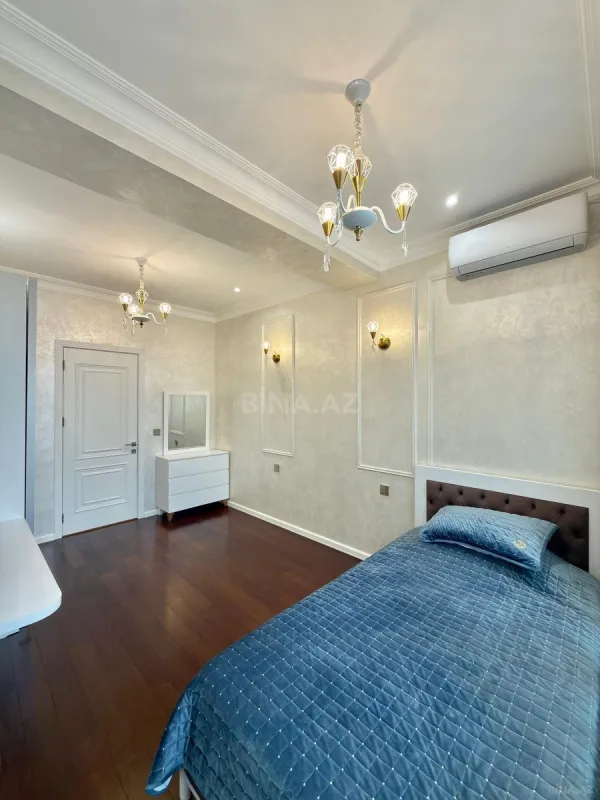 Satılır 3 otaqlı mənzil 135 m²