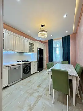 Satılır 3 otaqlı mənzil 135 m²