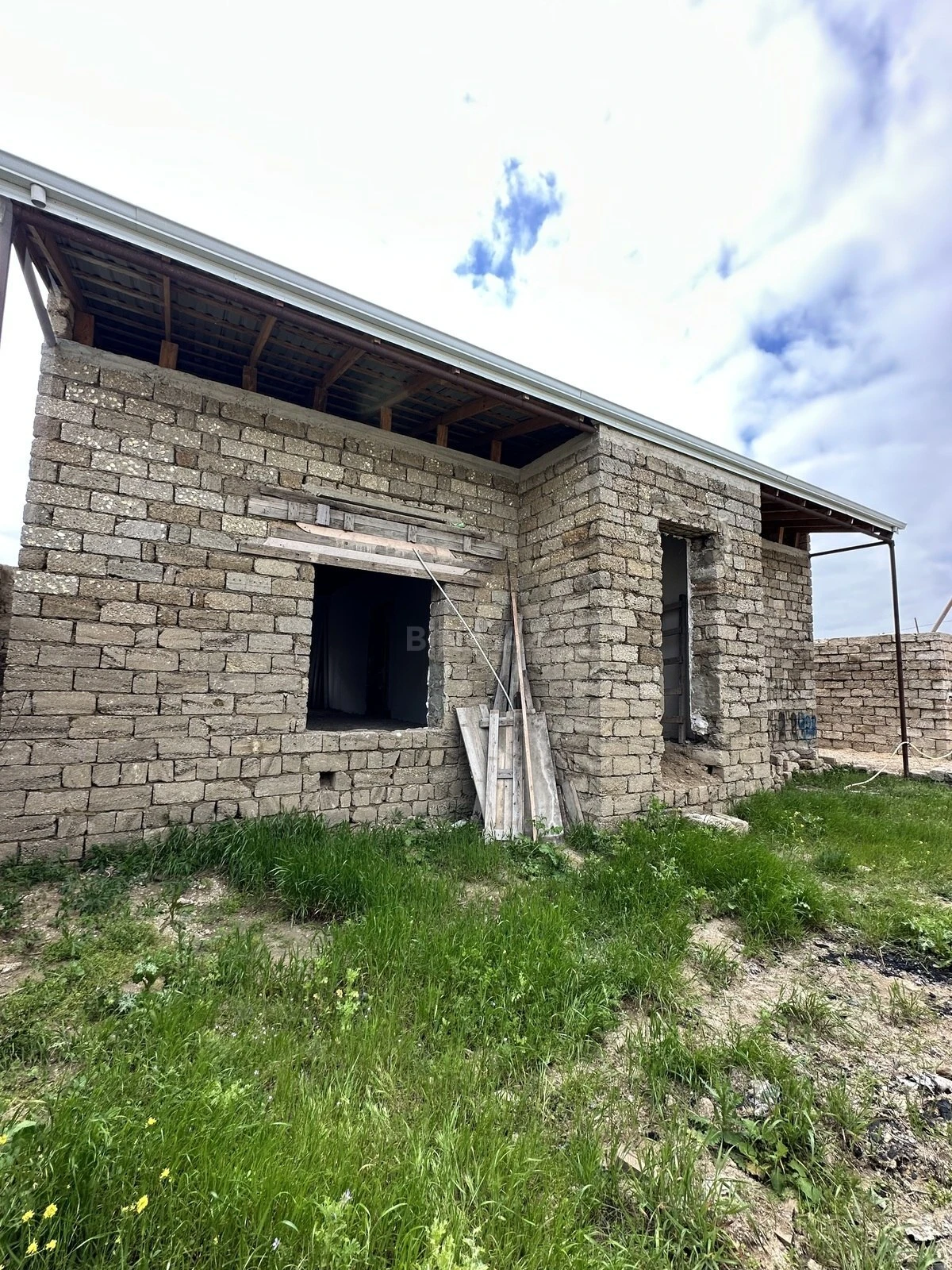 Satılır 3 otaqlı həyət evi 140 m²