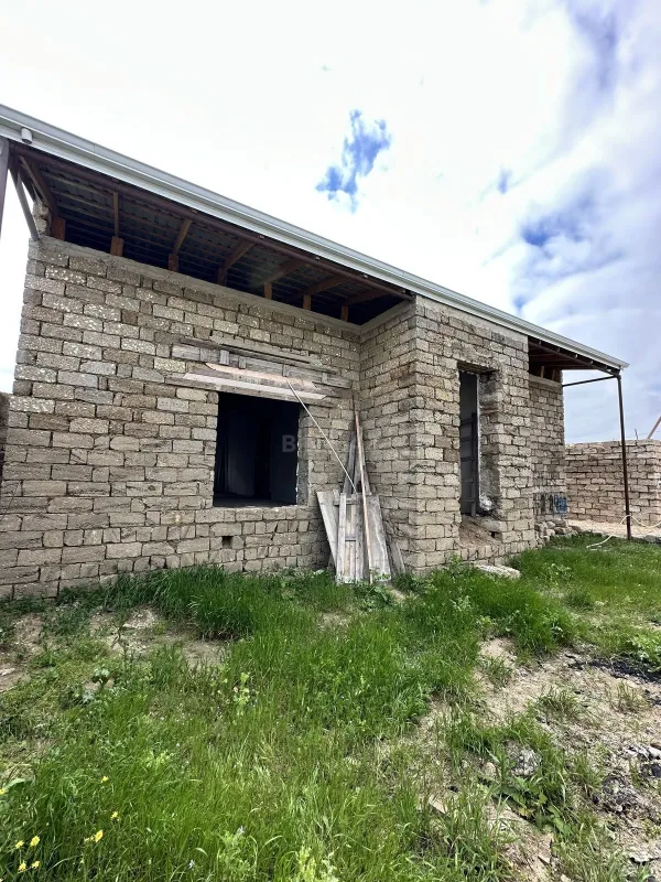 Satılır 3 otaqlı həyət evi 140 m²