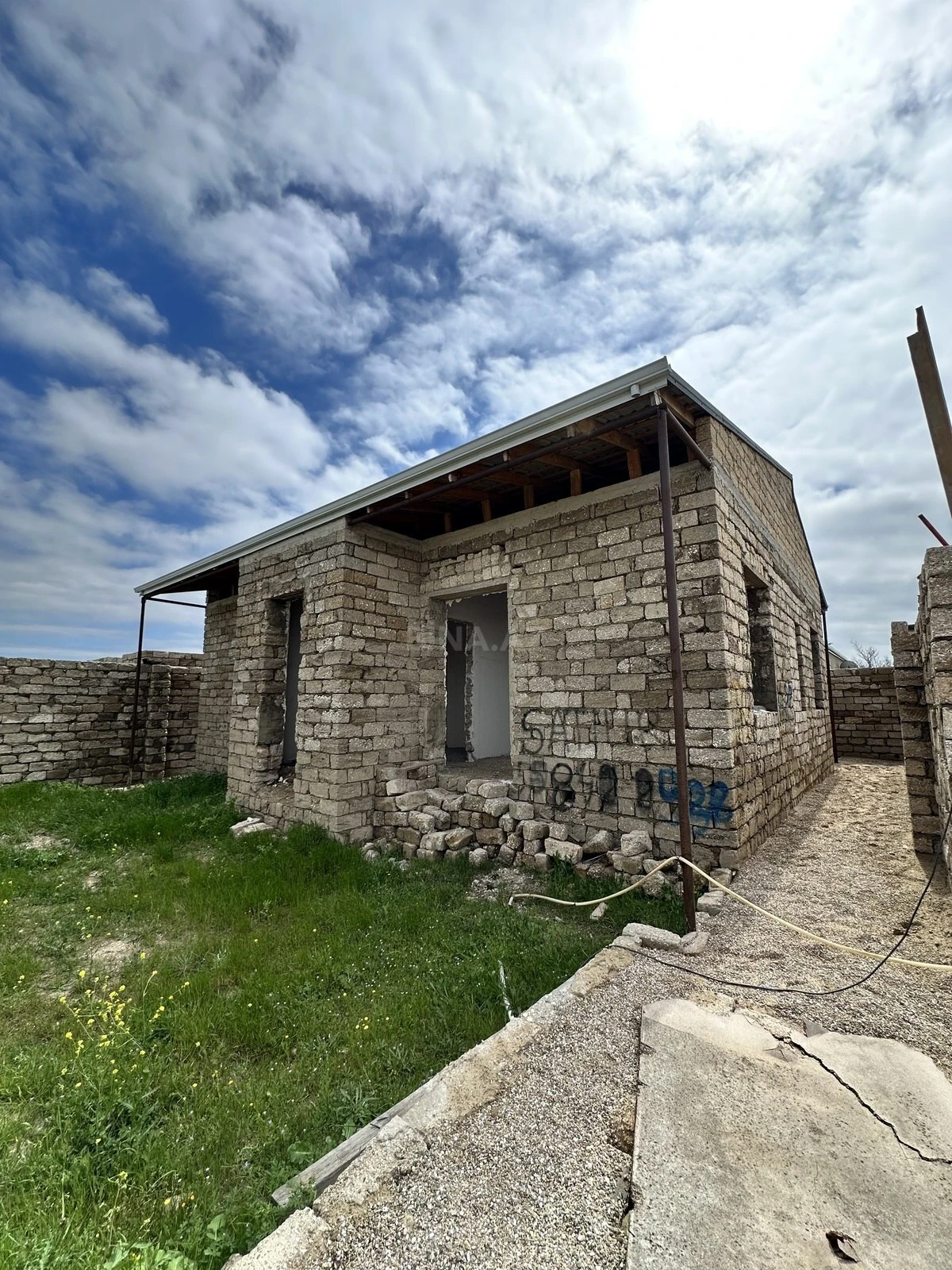 Satılır 3 otaqlı həyət evi 140 m²