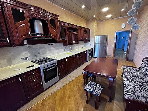 Kirayə verilir 3 otaqlı mənzil 145 m²