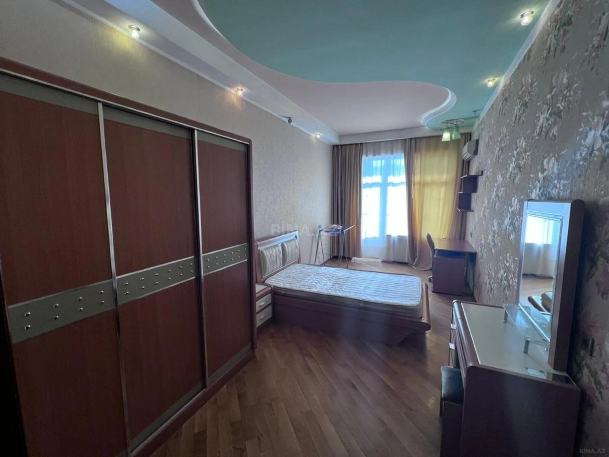 Kirayə verilir 3 otaqlı mənzil 145 m²