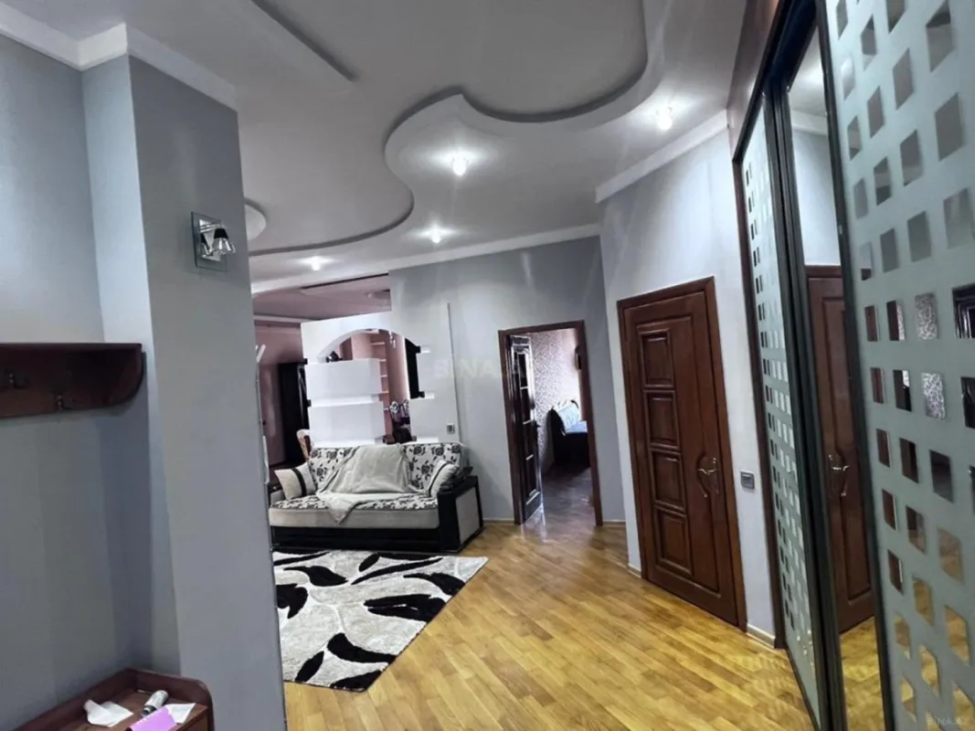 Kirayə verilir 3 otaqlı mənzil 145 m²