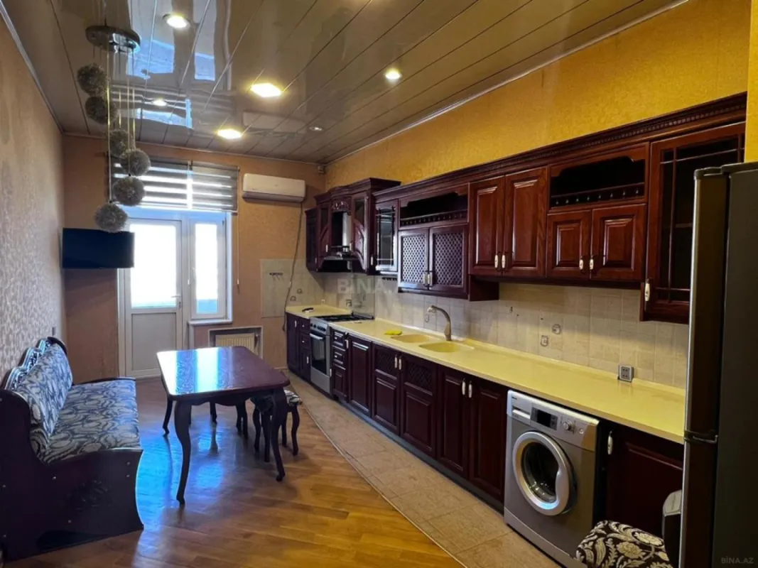 Kirayə verilir 3 otaqlı mənzil 145 m²