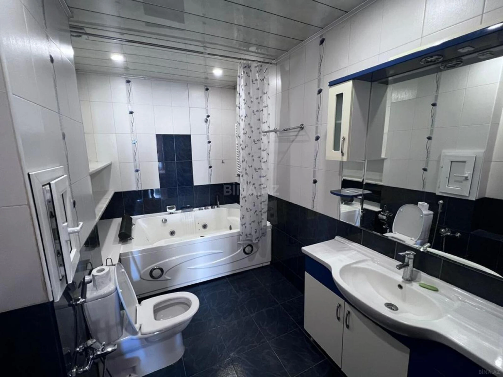 Kirayə verilir 3 otaqlı mənzil 145 m²