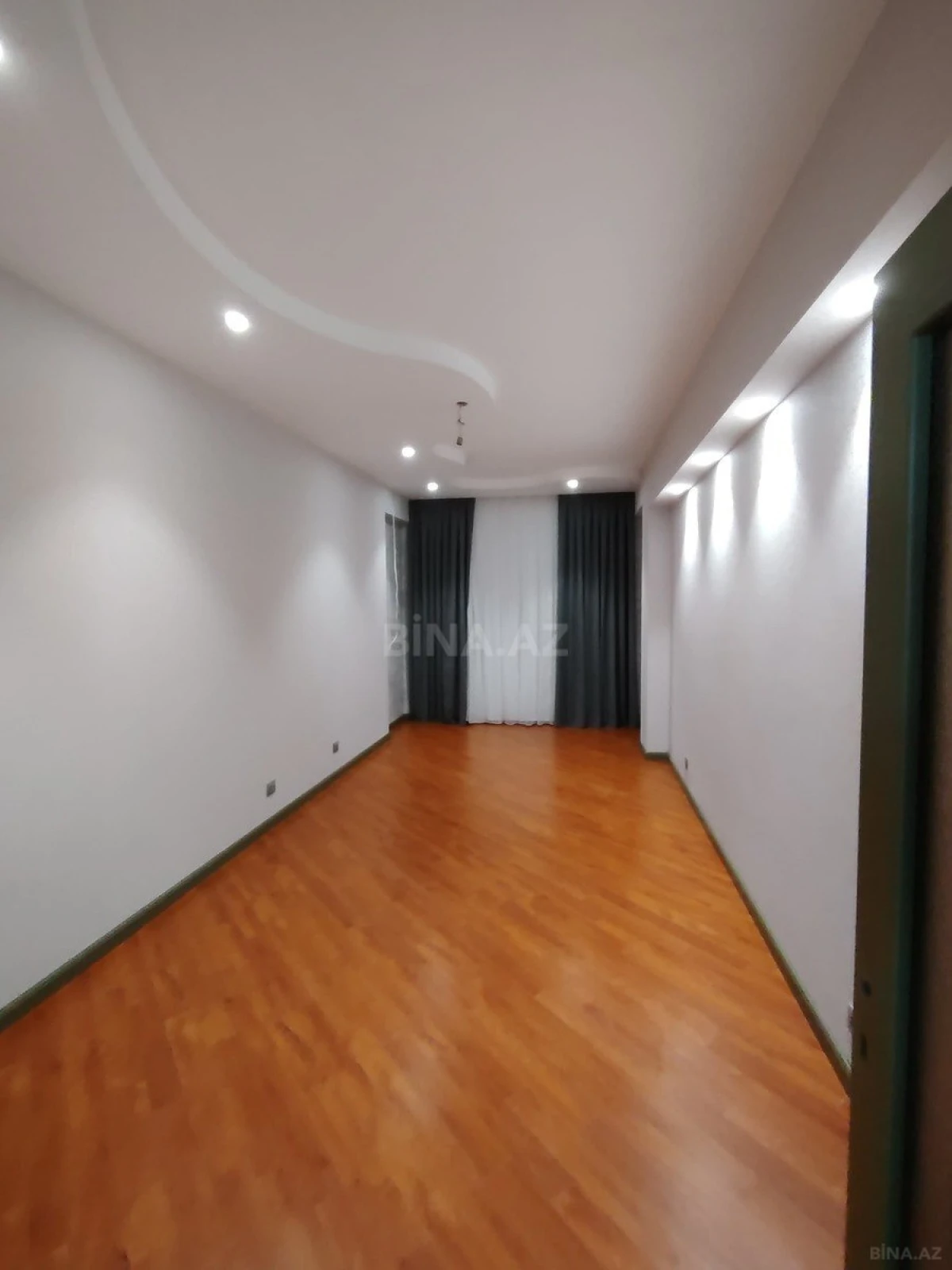 Satılır 3 otaqlı mənzil 117 m²