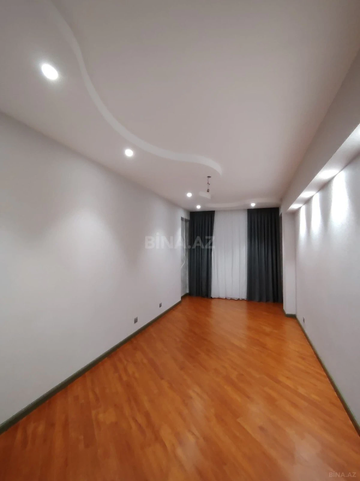 Satılır 3 otaqlı mənzil 117 m²