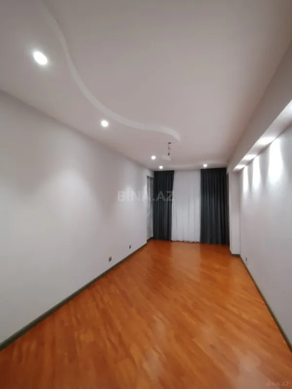 Satılır 3 otaqlı mənzil 117 m²
