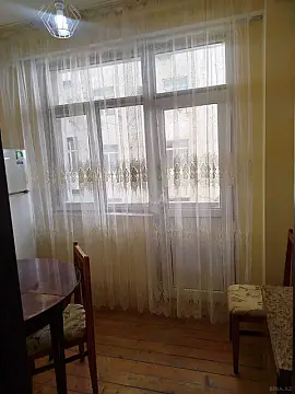 Kirayə verilir 2 otaqlı mənzil 45 m²