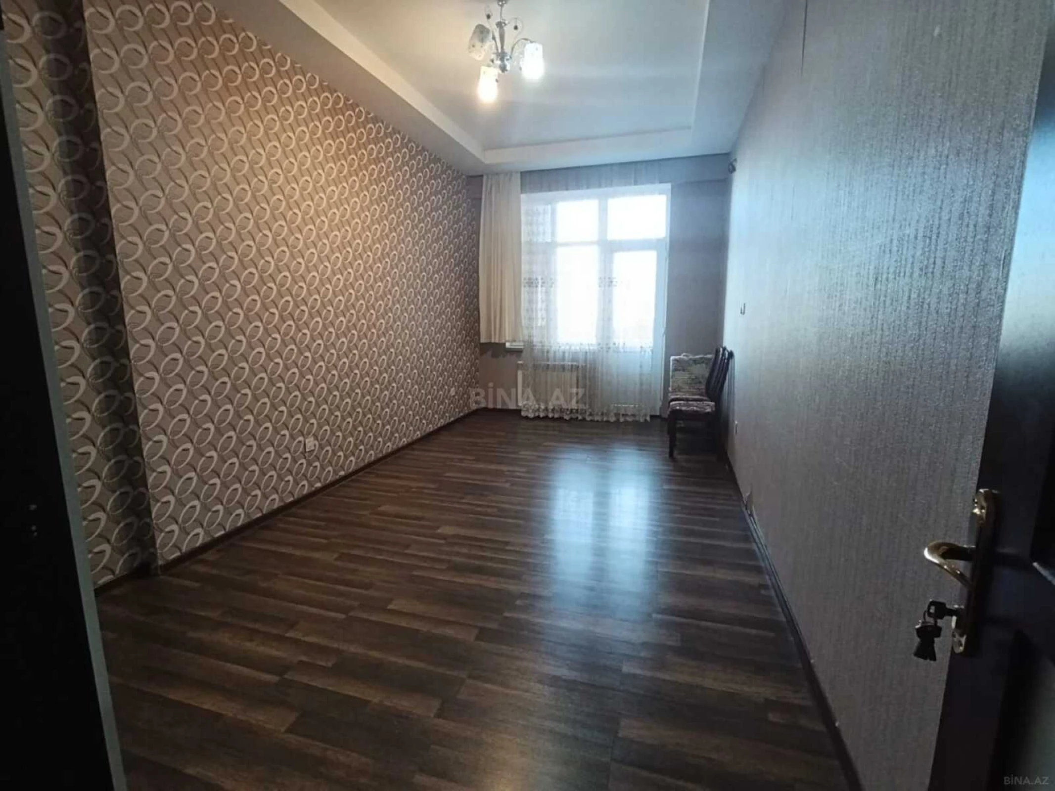 Kirayə verilir 2 otaqlı mənzil 98 m²