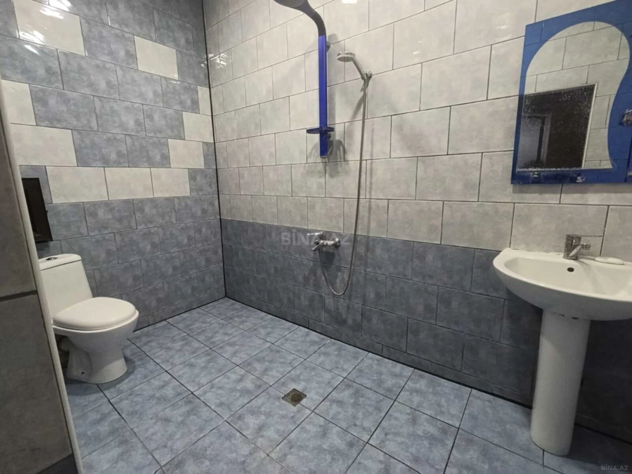Kirayə verilir 2 otaqlı mənzil 98 m²