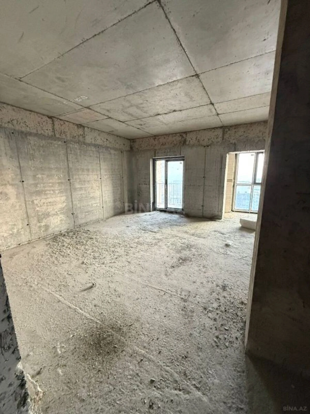 Satılır 3 otaqlı mənzil 127 m²