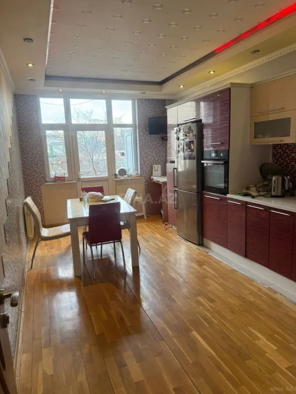 Satılır 3 otaqlı mənzil 125 m²