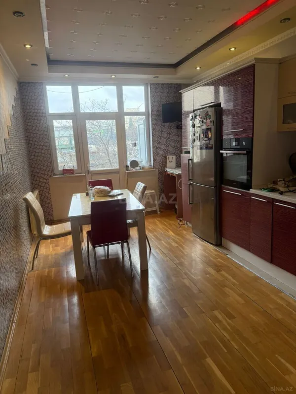 Satılır 3 otaqlı mənzil 125 m²